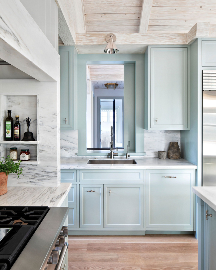 Seamless Shelving with a Coastal Vibe