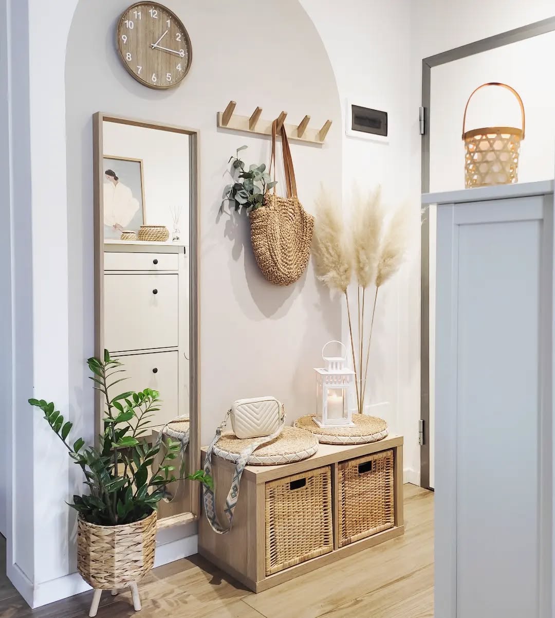 Chic and Cozy Entryway Styling