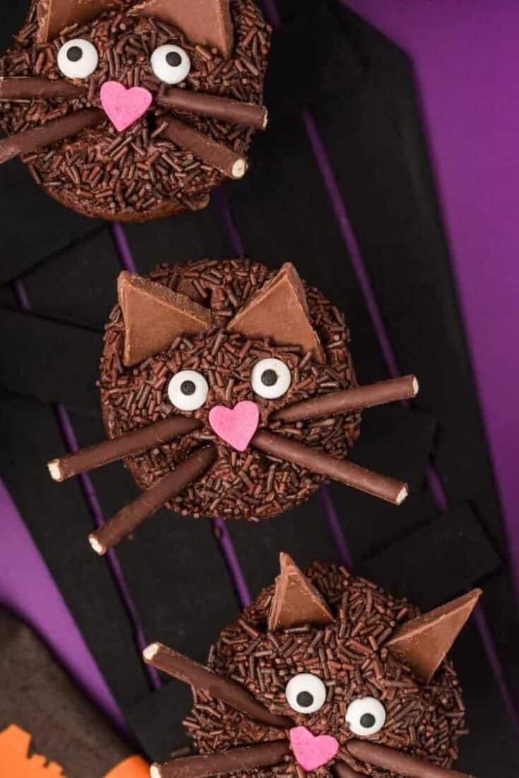 Midnight Paws: Chocolate Cat Cupcakes