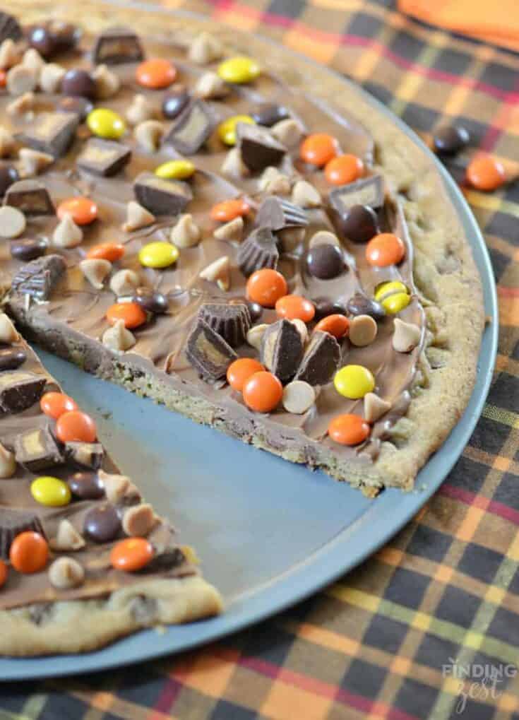 Creepy-Cute PB & Choc-Chip Cookie Pizza