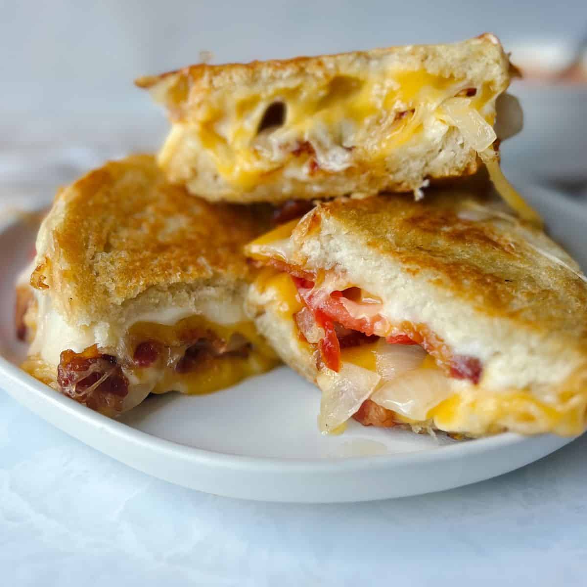 Grilled Cheese with Bacon and Tomatoes