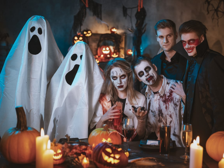 25+ Easy Last-Minute Halloween Costume Ideas for Couples