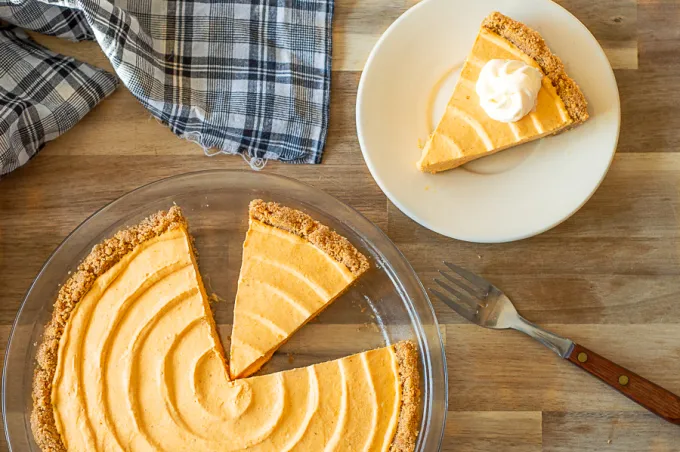 Autumn Pumpkin Velvet Pie