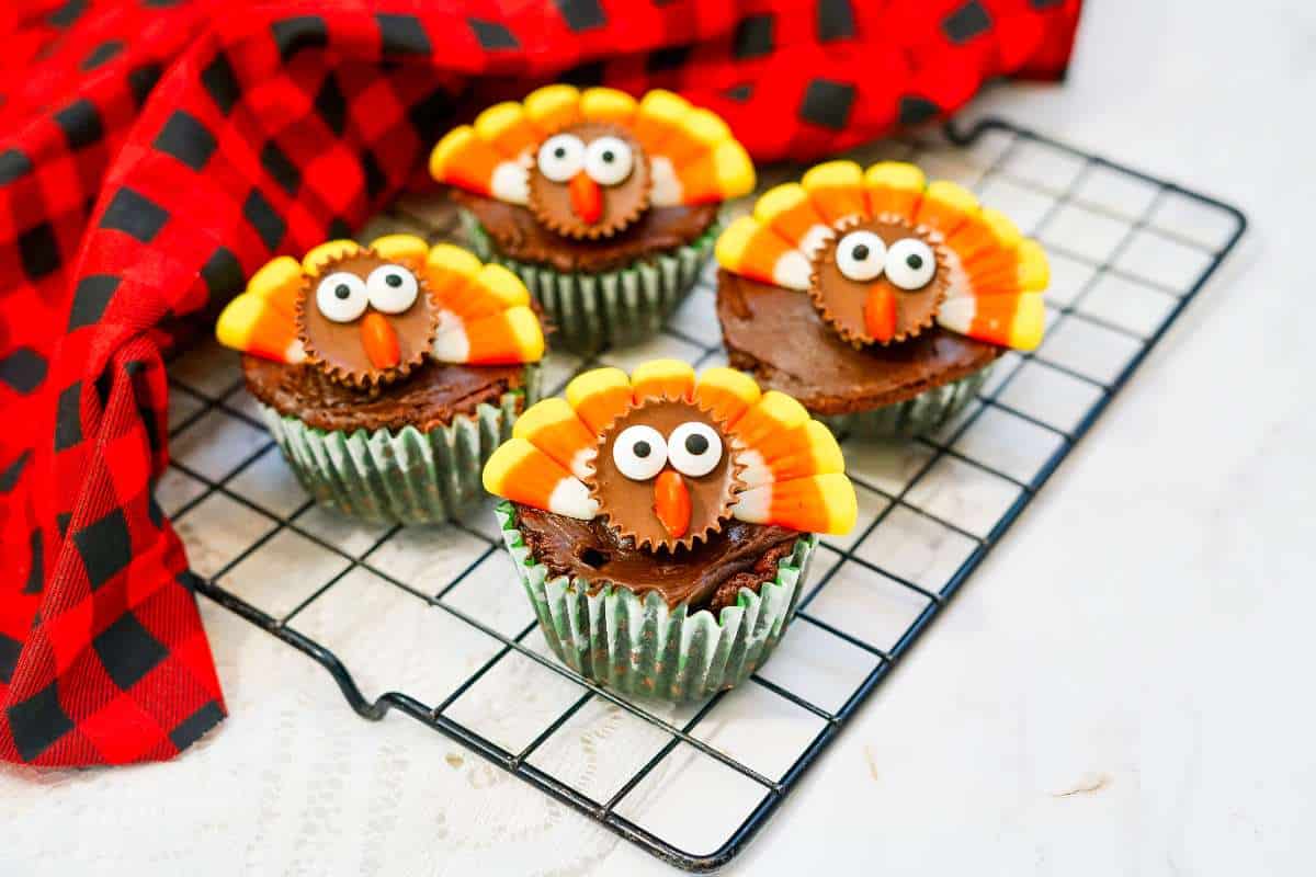 Gobble-Glow Cupcakes