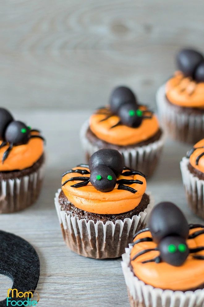 Spooky-Chic Spider Cupcakes