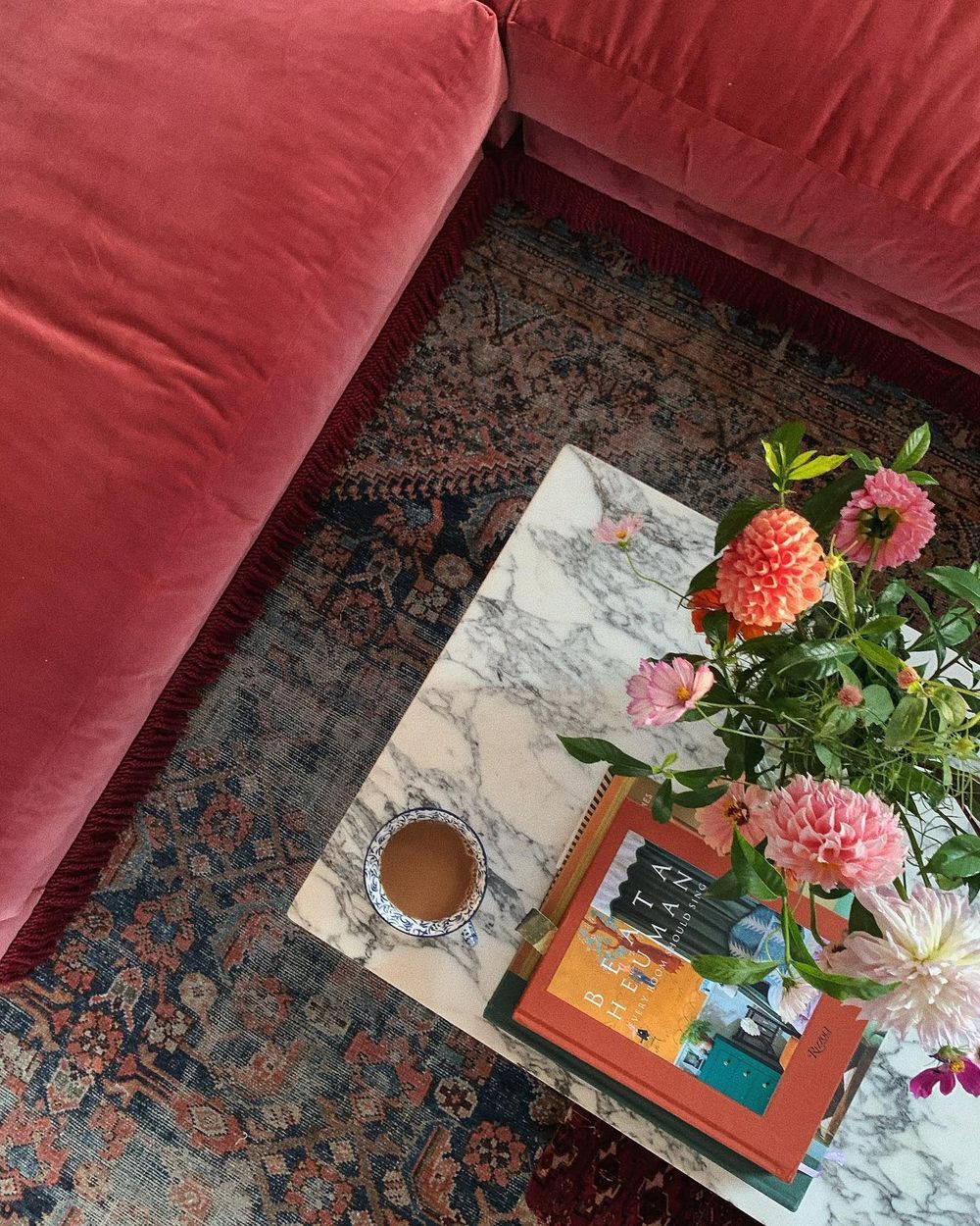 Transform Your Living Room with a Stylish Coffee Table Display