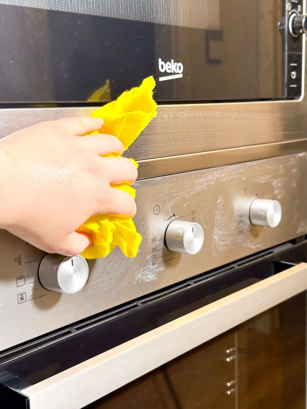Say Goodbye to Fingerprints with Baby Oil Magic