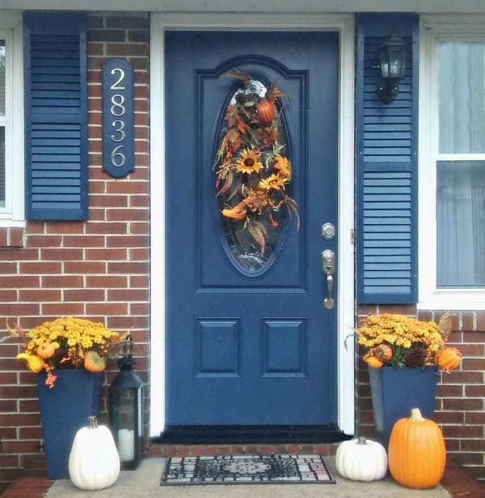 Curb Appeal: A Cozy, Pumpkin-Studded Fall Entryway