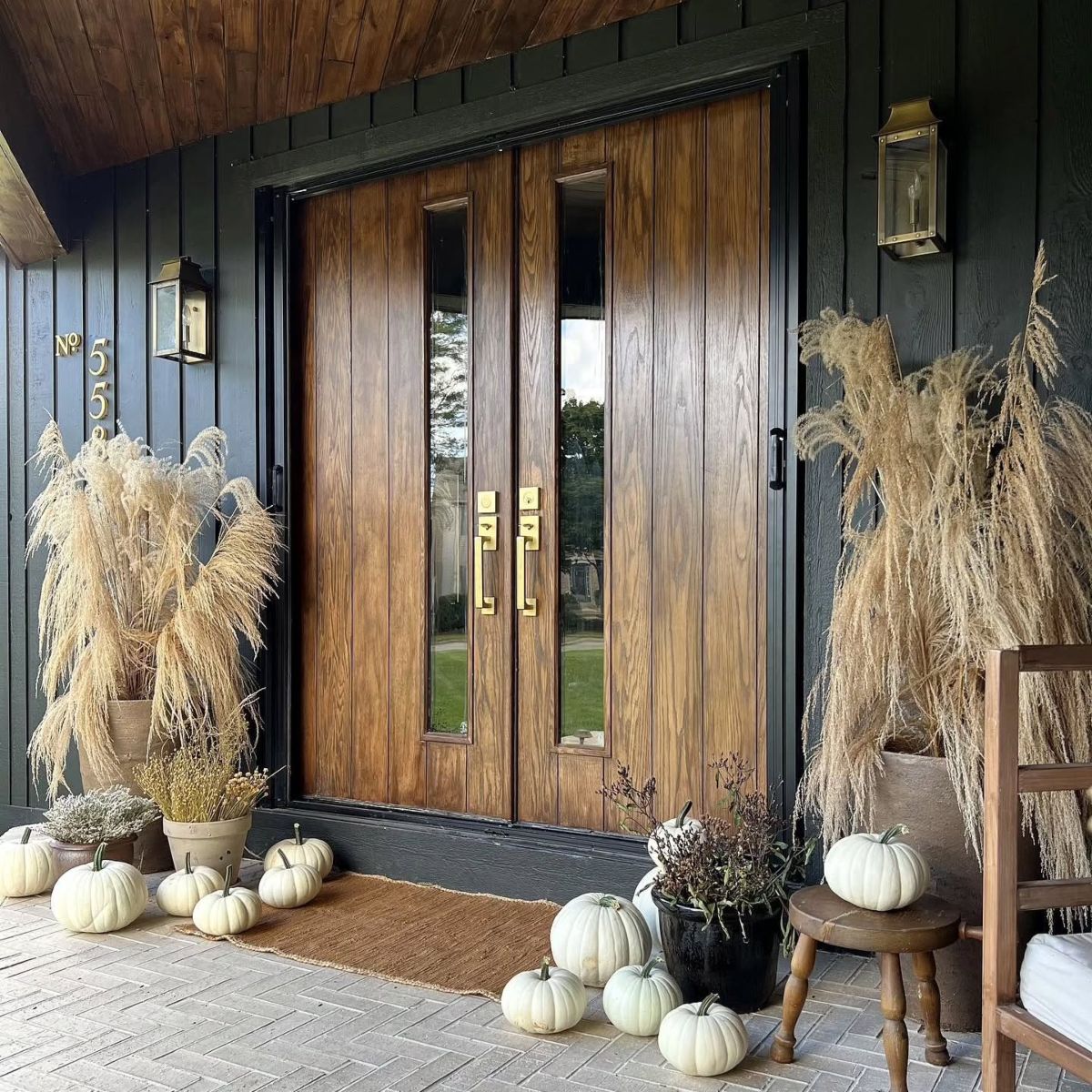 Sophisticated Charm for Your Thanksgiving Entrance