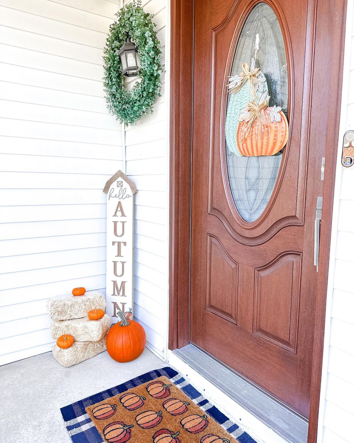 Cozy Pumpkin Porch Vibes