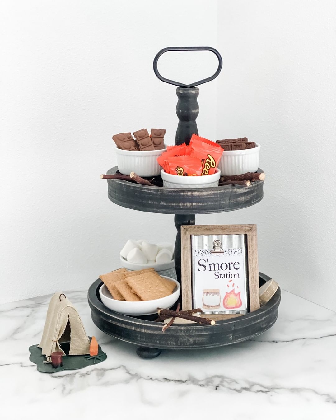 Charming Summer Idea: Candy And Smores