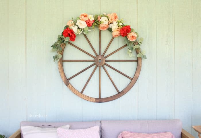 Charming Summer Idea: Wagon Wheel Wreath