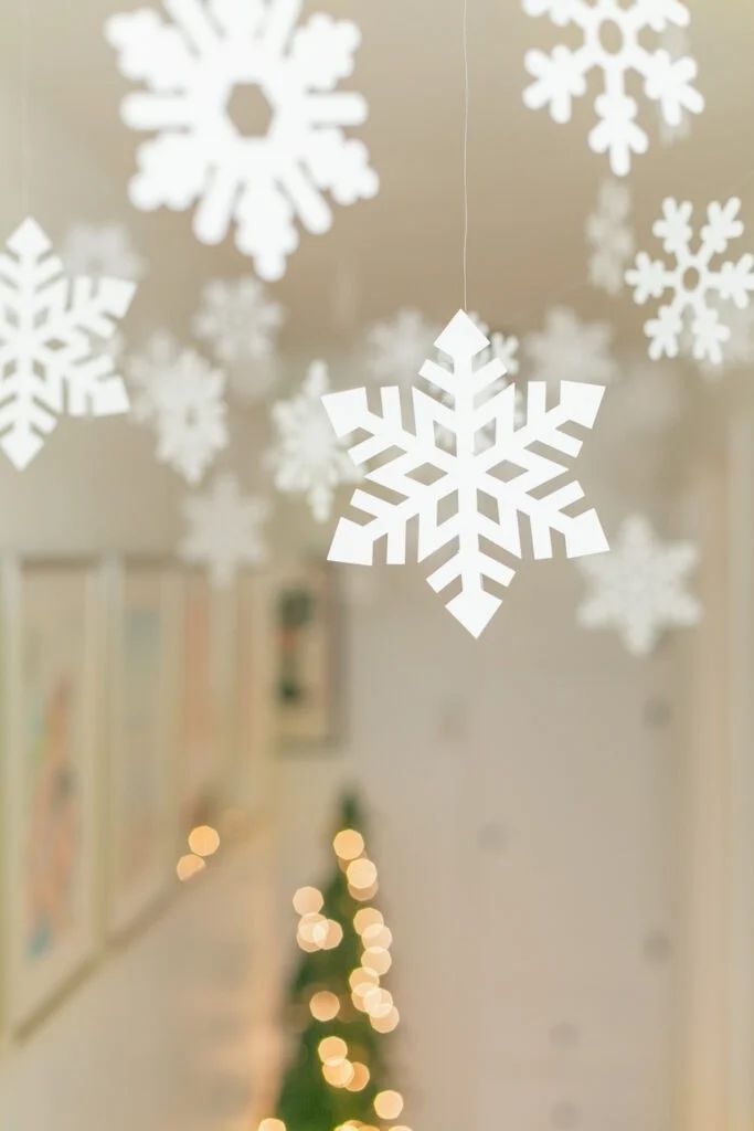 Snowflake Hanging Decor: A Kid-Friendly Winter Craft