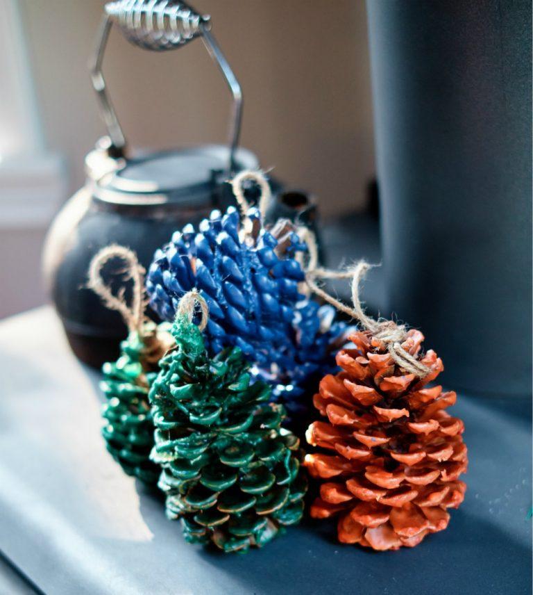 Rustic Pine Cone Fire-Starters: A Cozy Winter Display