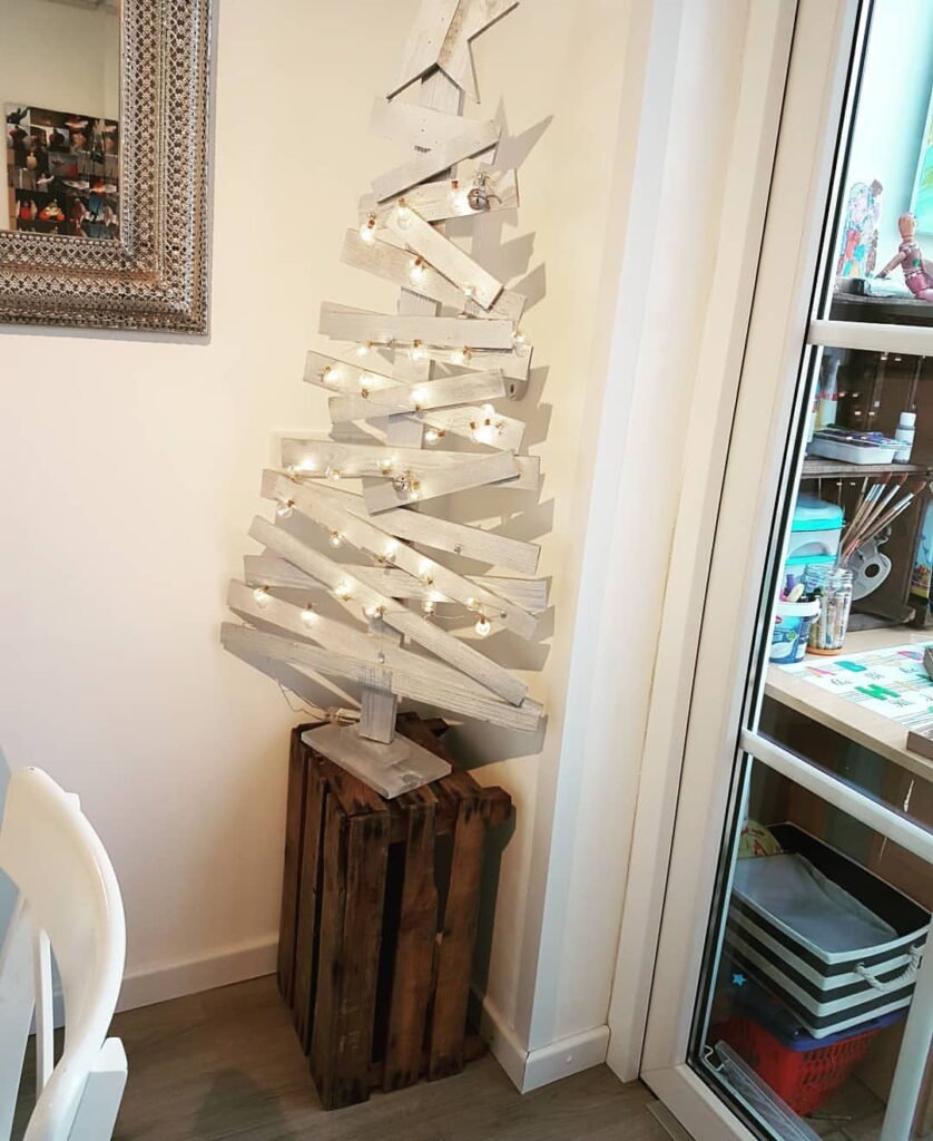 Rustic Wood Slat Christmas Tree for Cozy Corners