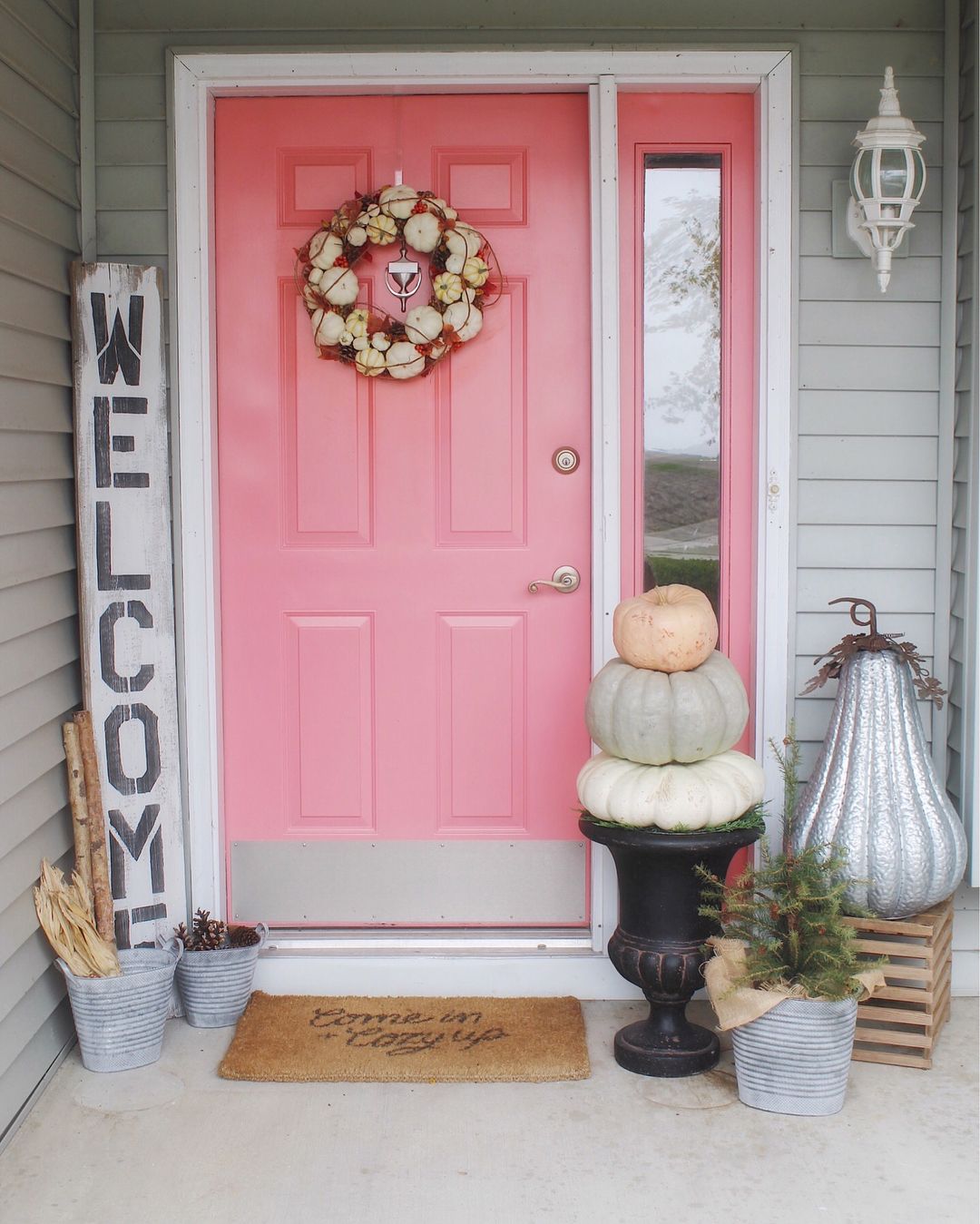 Charming Pumpkin Display for Your Front Porch
