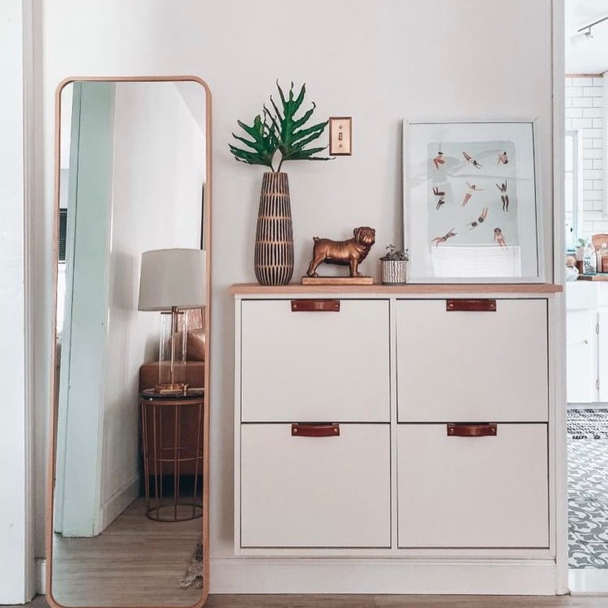 Chic and Space-Saving Hallway Organizer