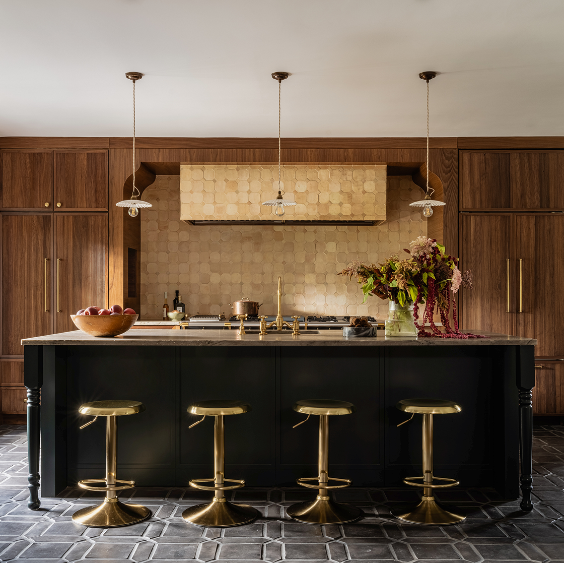 Elevate Your Small Kitchen with Chic Metallic Accents and Bold Backsplashes
