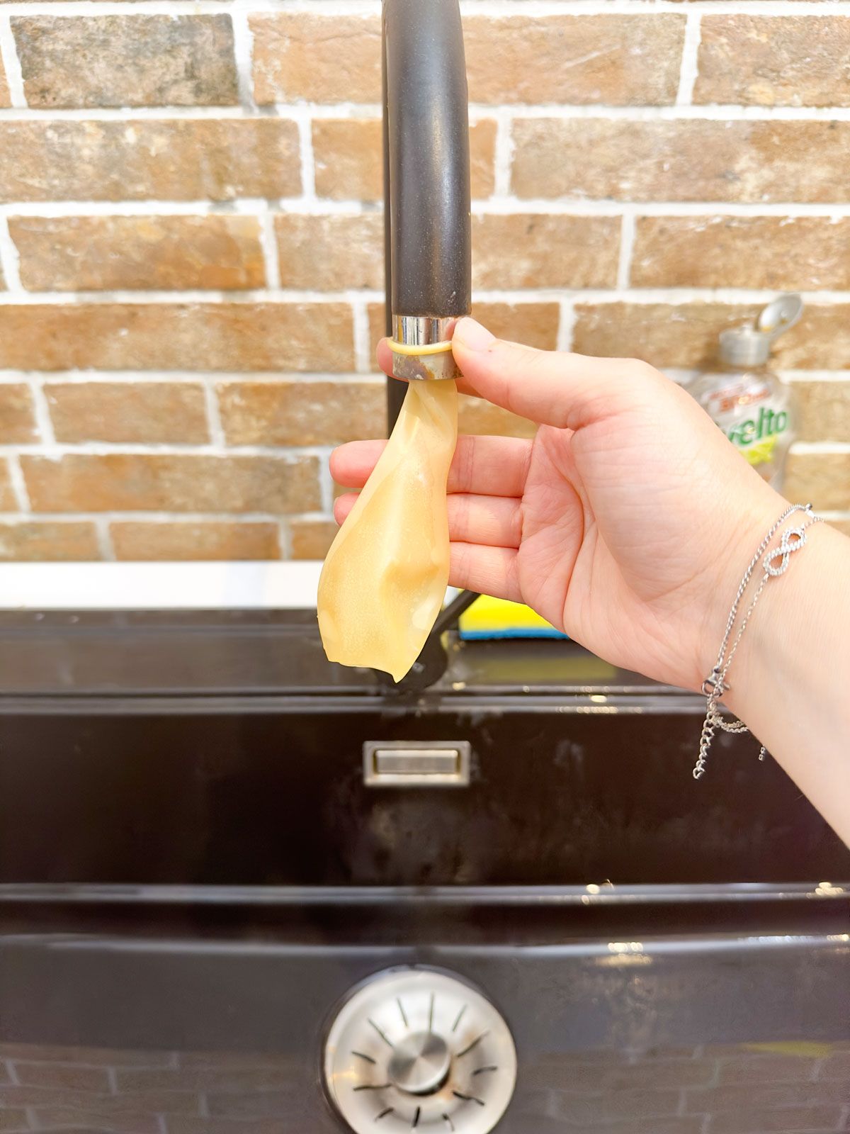 Balloon Magic: Turn Your Faucet Into a Targeted Rinse Tool