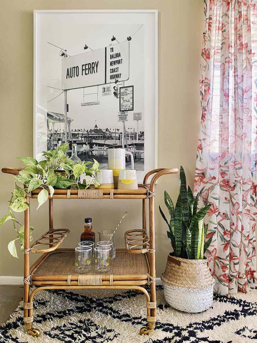 Chic Retro Bar Nook to Elevate Your Living Space