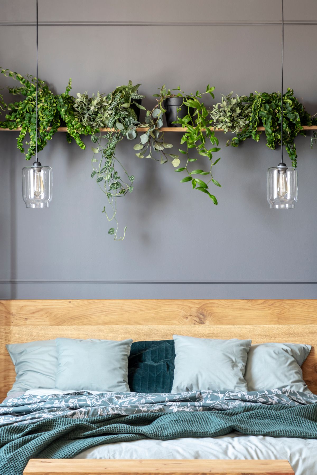 A Lush Green Canopy Above the Bed