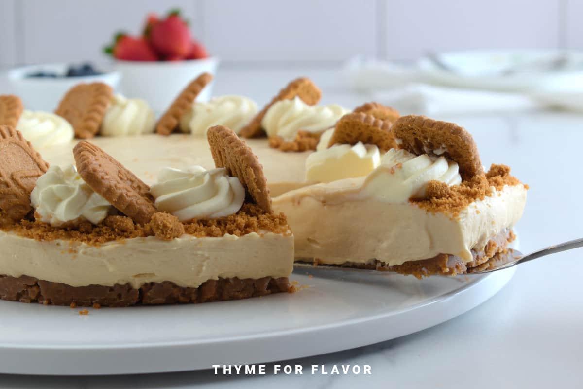 Speculoos Velvet Cheesecake with Candied Pecans