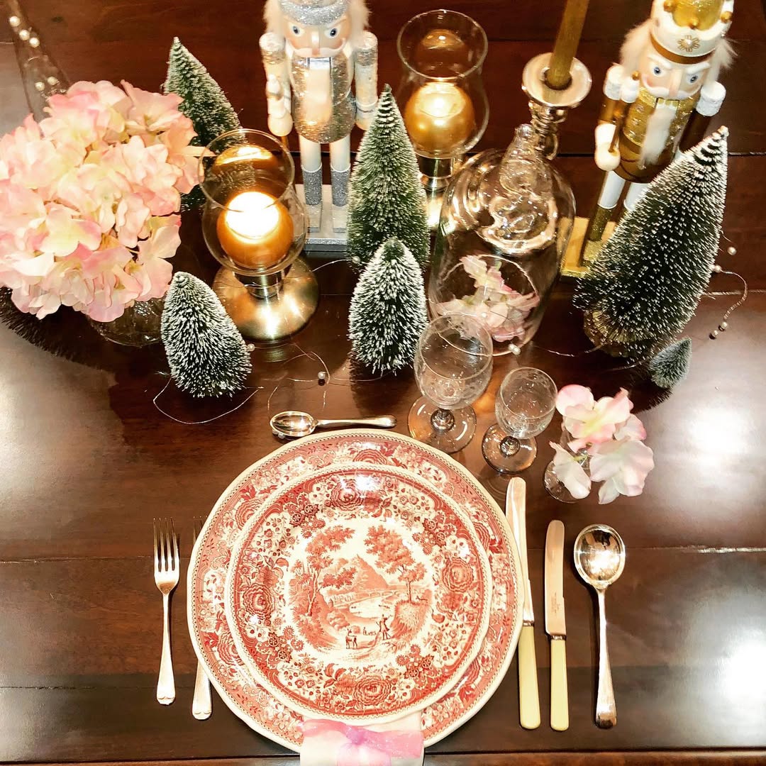 Frame the Room with Greenery
