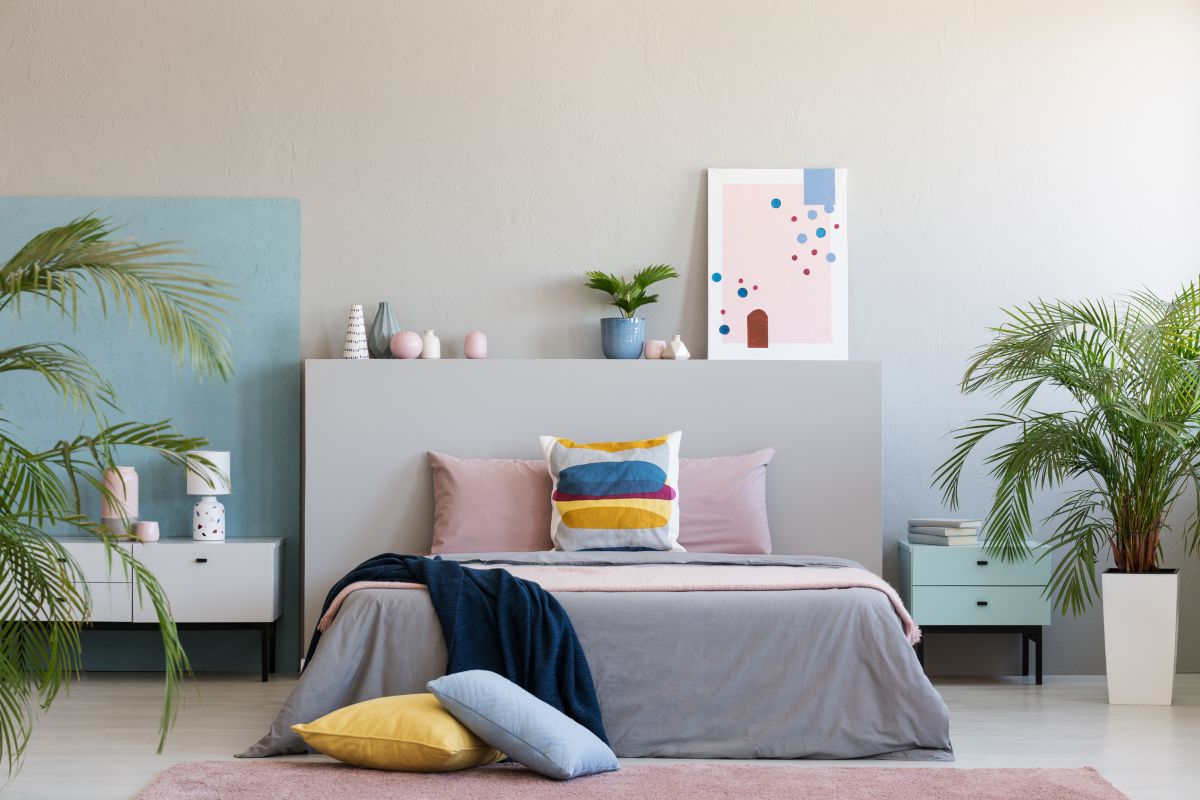 Vibrant Bedding as the Room’s Anchor
