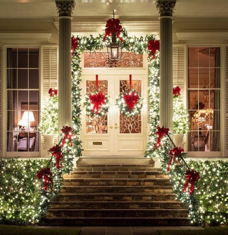 A Classic Christmas Porch, Reimagined With Modern Elegance