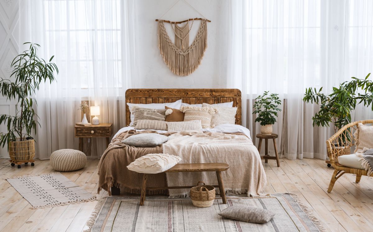 Embrace Warmth with Wood-Infused Rustic Bedrooms
