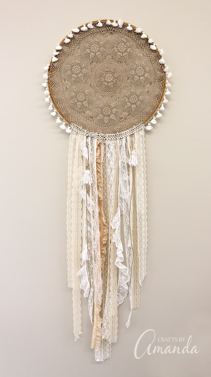 Enchanting Boho Dreamcatcher for a Serene Bedroom Vibe