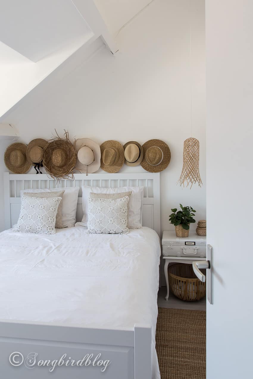Serene Boho Vibes in a Crisp White Bedroom