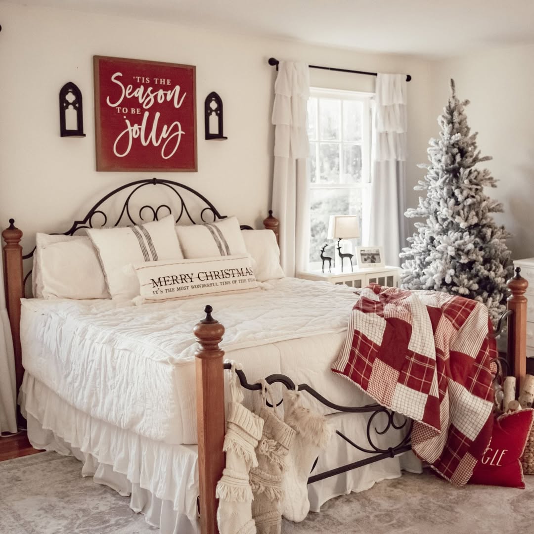 Bring Back a Vintage Christmas Bedroom