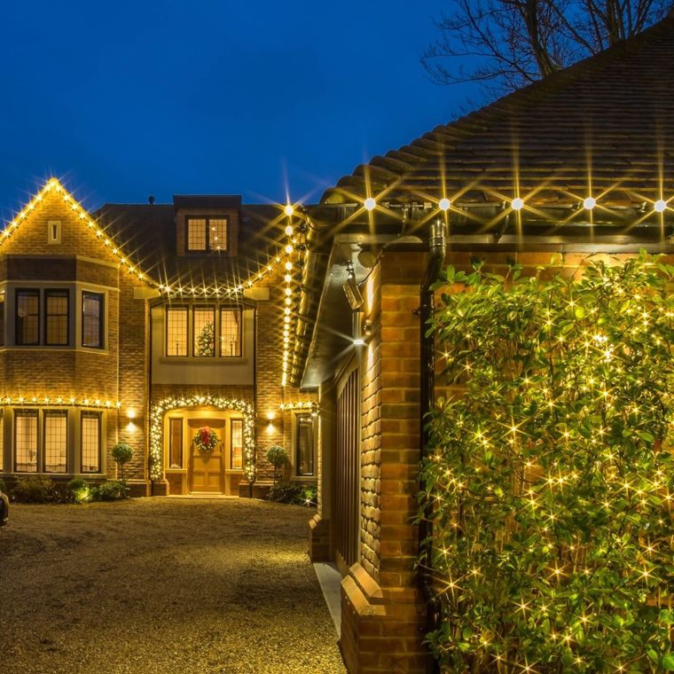 Highlight Your Roofline with Classic Bulbs