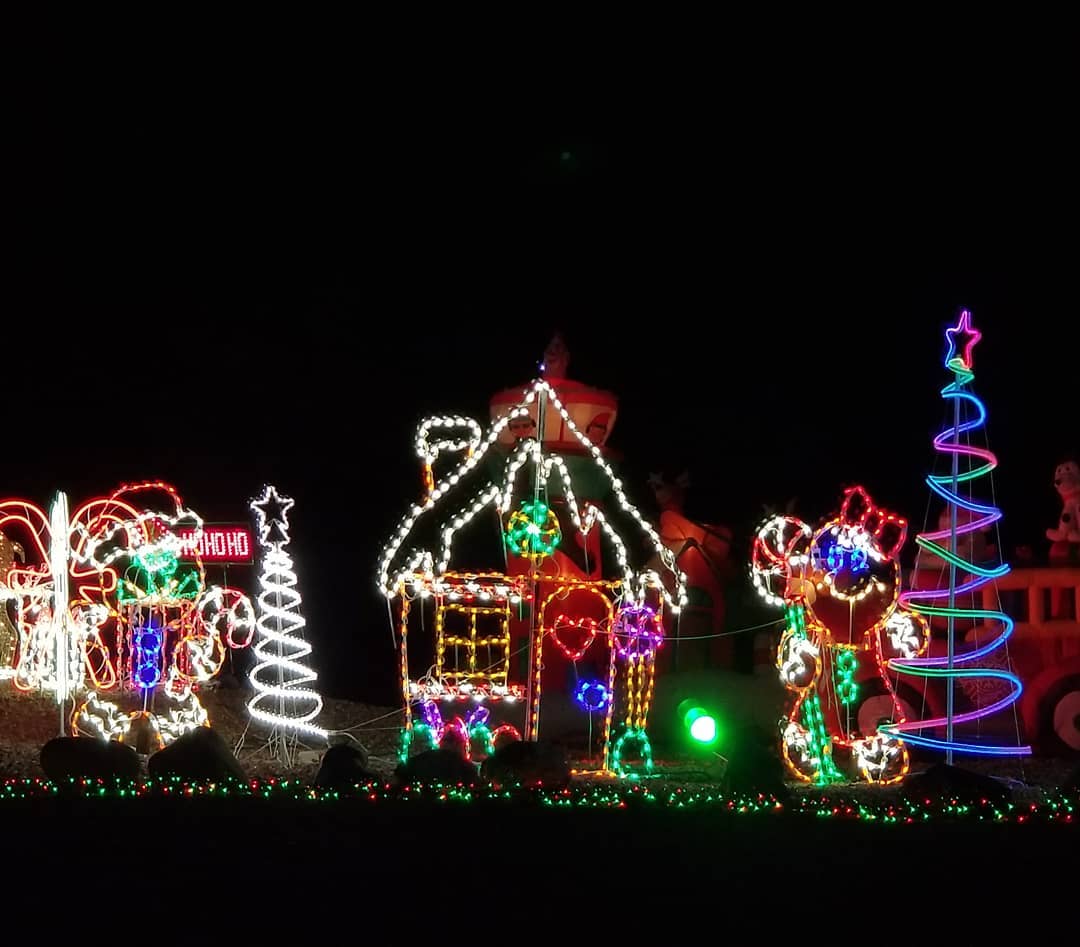Gingerbread House Display: Sweet Lights for the Yard