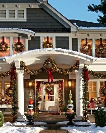 Window Garland: Wreaths That Flow