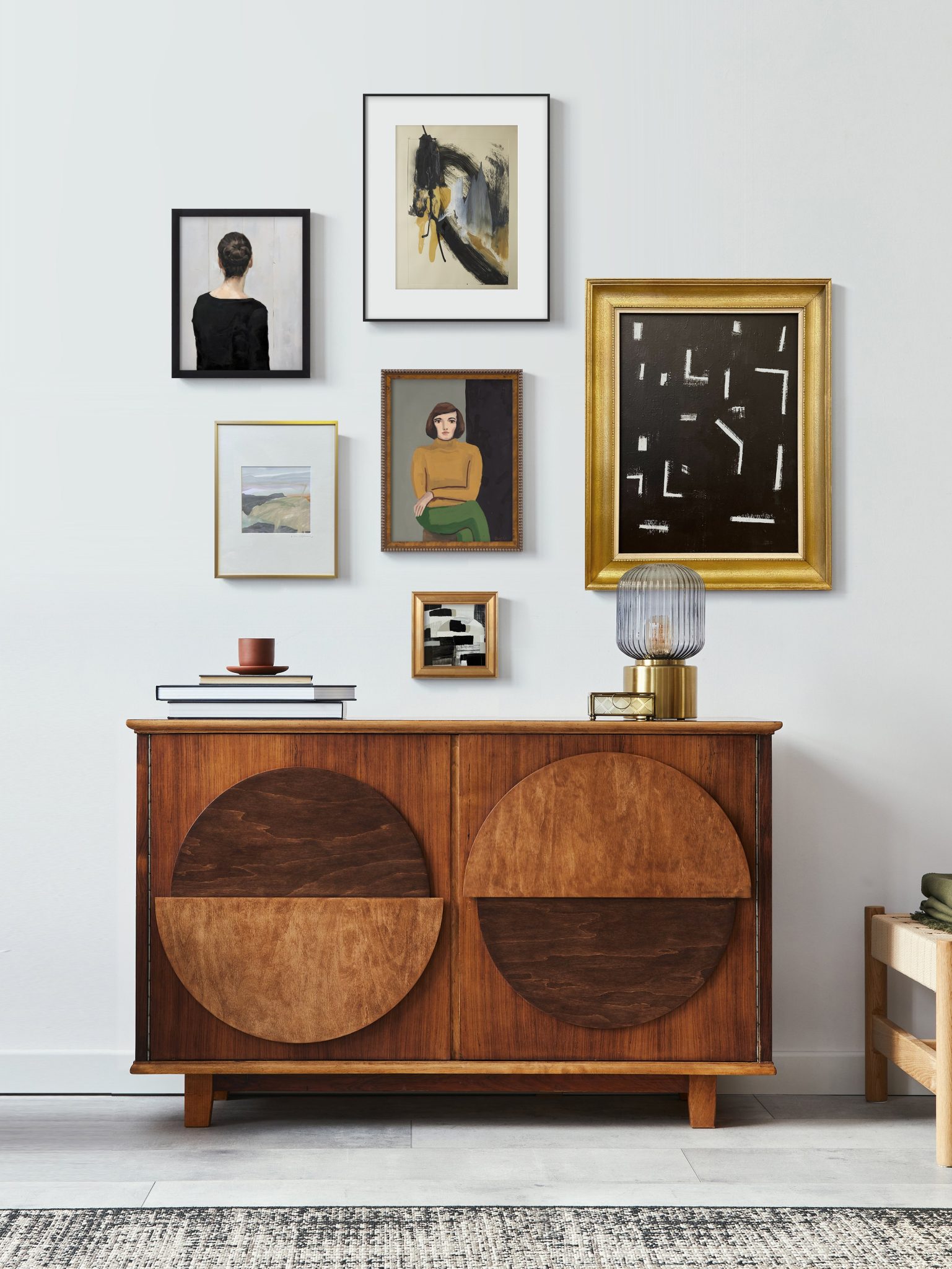 Elevate Your Entryway with a Stylish Wood Accent and Patterned Rug