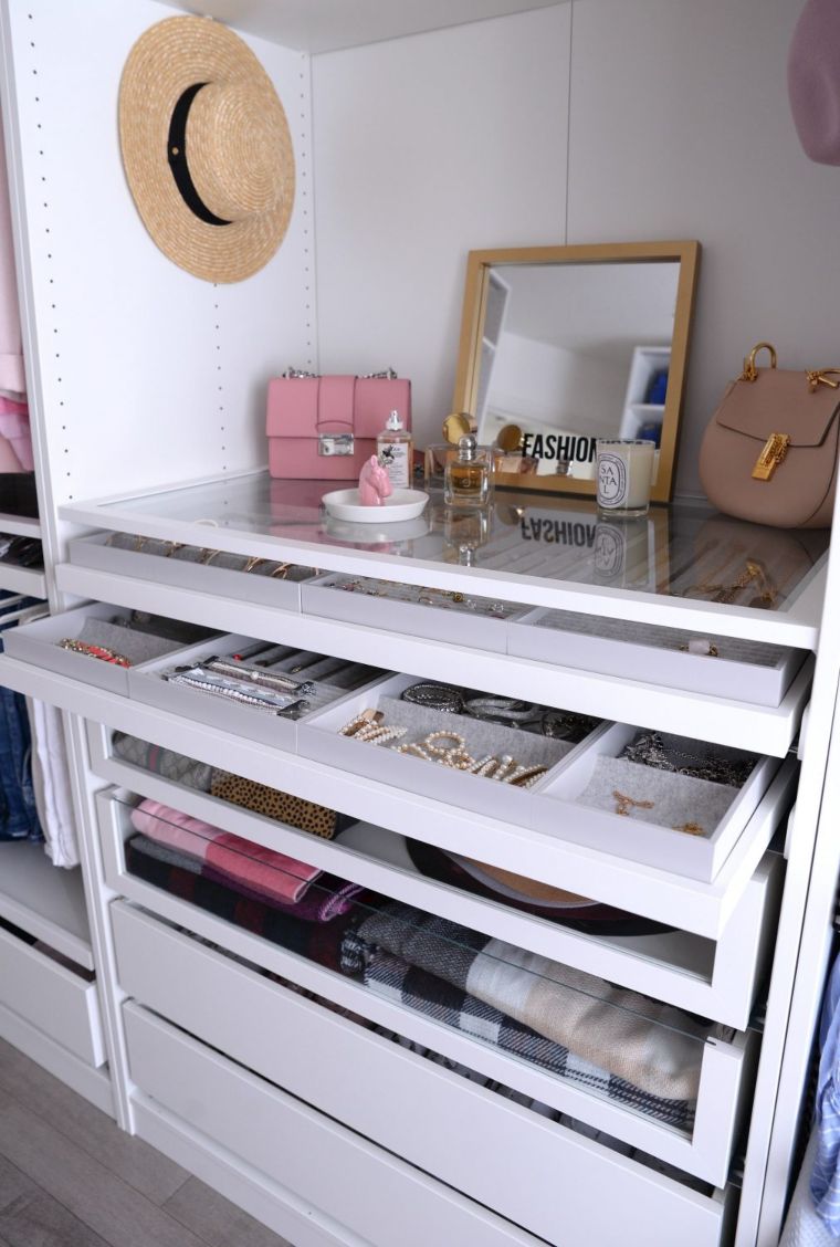Elevate Your Closet Aesthetic with Coordinated Velvet Hangers