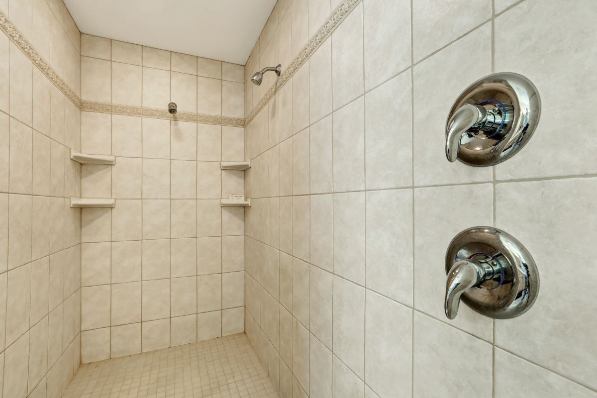 Long Gallery Shower
