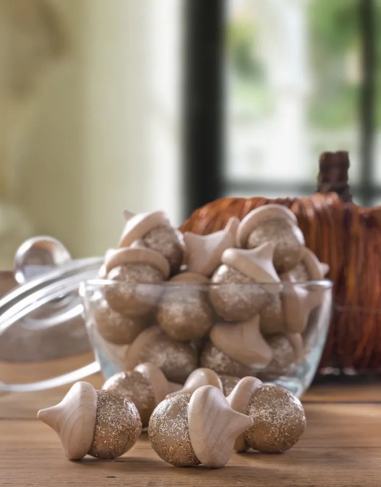 Sparkling Glitter Acorns as Seasonal Shelf Decor