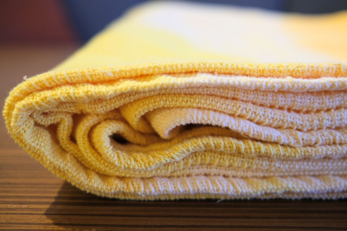 Chic Ombre Cozy Throw