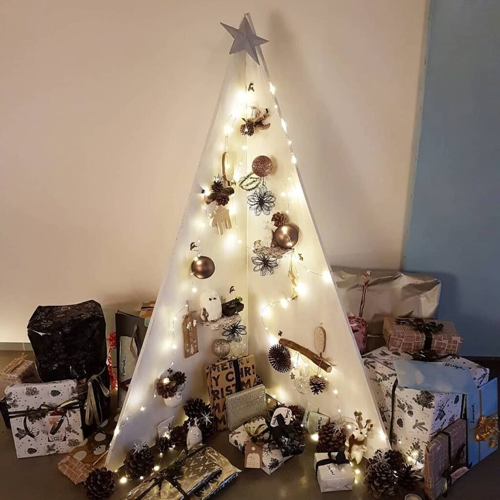 Chic Folding Wood Tree for Cozy Corners