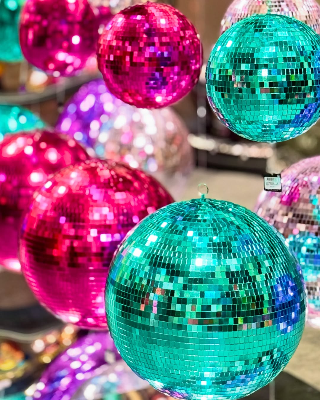 Vibrant Reflective Festoon