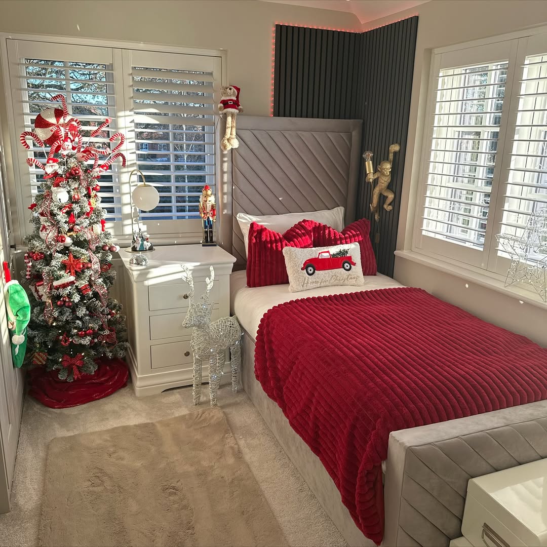 Use Peppermint Accents in a Small Bedroom