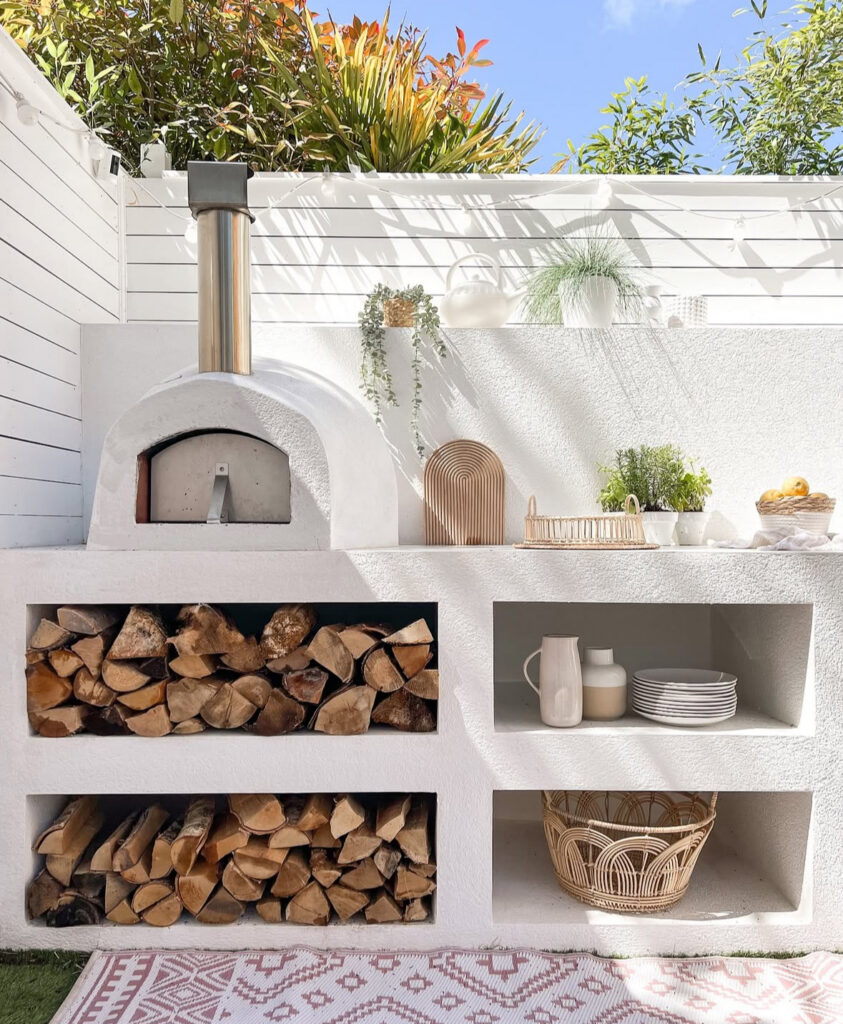 Give a Stucco Pizza Corner Its Own Moment
