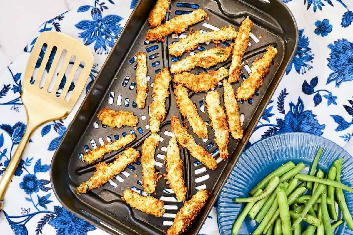 Holiday Parmesan-Crusted Green Bean Frites