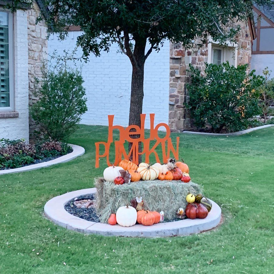 Cozy Up Your Porch with Pumpkin-Perfect Hay Bales