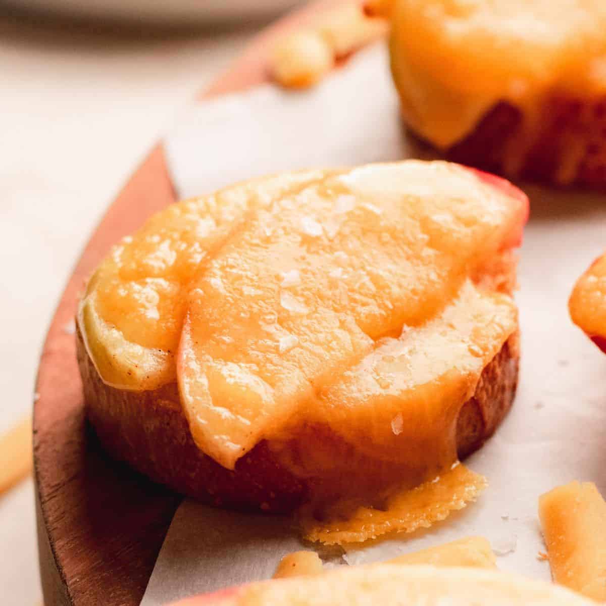 Honey‑Thyme Apple & Aged Cheddar Bites