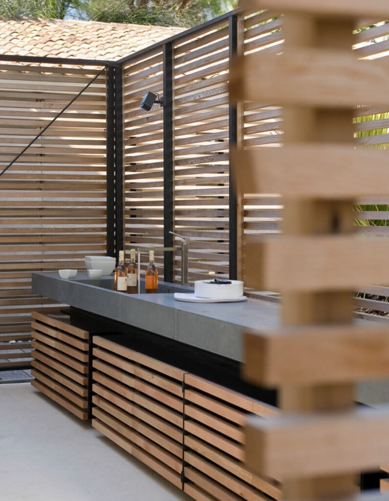 Frame a Minimal Counter With Timber Screens